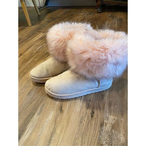 Pink Furry UGG Boots Size 10 Mid Ankle Light Pink Fur Suede - Picture 15 of 16